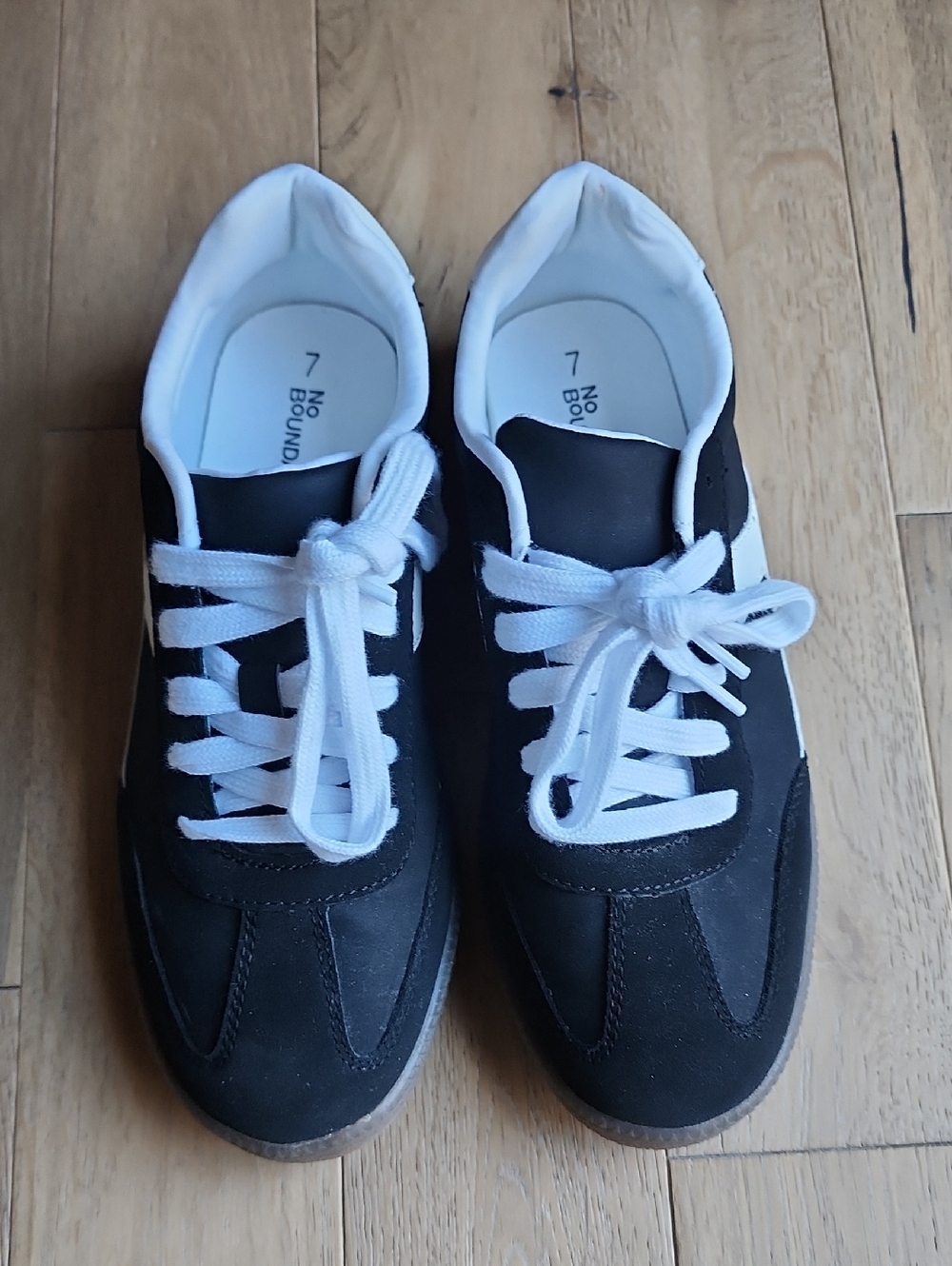 No Boundaries Sneakers – Size 7 (Women’s)